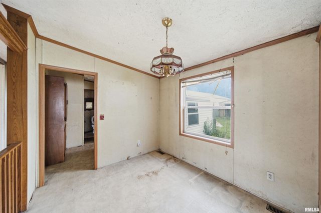 1504 HILLVIEW Drive, Pekin, IL 61554