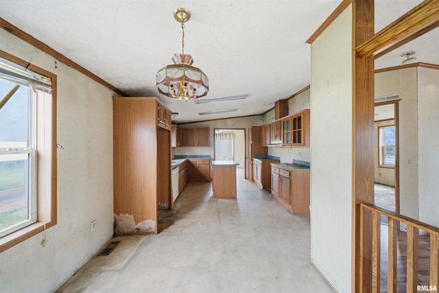 1504 HILLVIEW Drive, Pekin, IL 61554