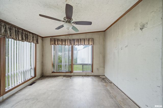 1504 HILLVIEW Drive, Pekin, IL 61554