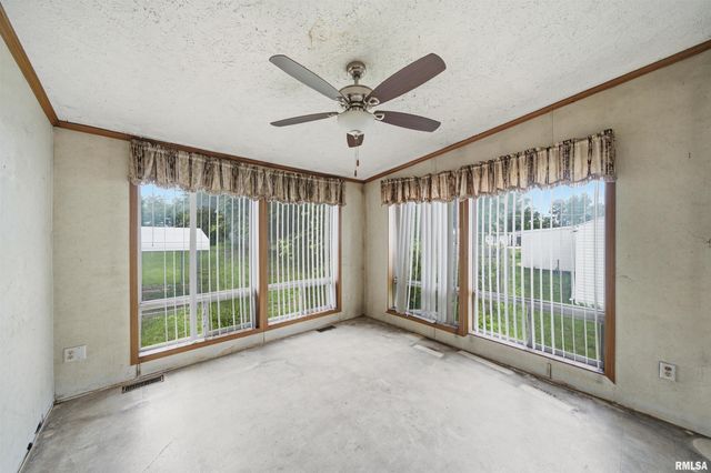 1504 HILLVIEW Drive, Pekin, IL 61554