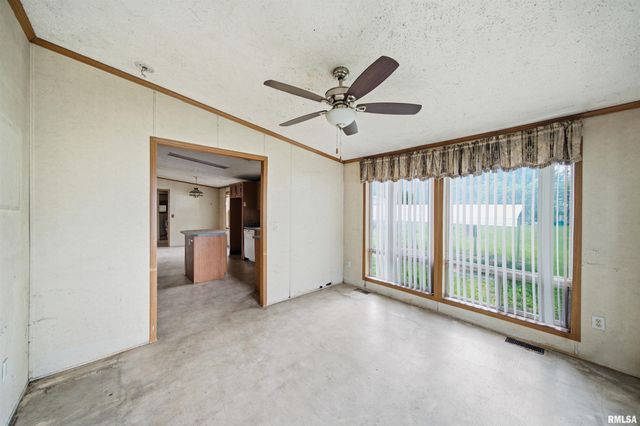 1504 HILLVIEW Drive, Pekin, IL 61554