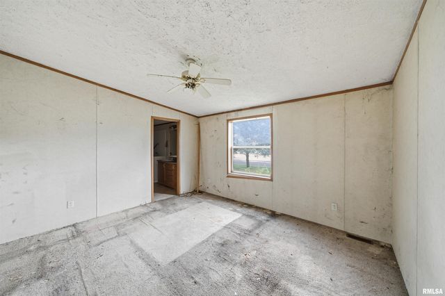 1504 HILLVIEW Drive, Pekin, IL 61554