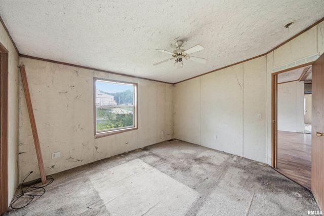 1504 HILLVIEW Drive, Pekin, IL 61554