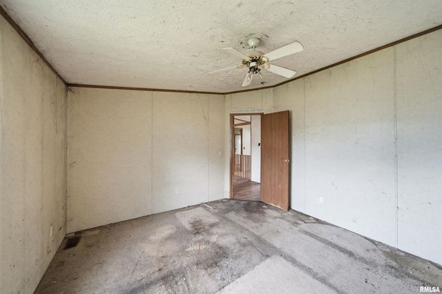 1504 HILLVIEW Drive, Pekin, IL 61554