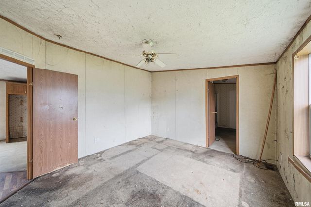 1504 HILLVIEW Drive, Pekin, IL 61554