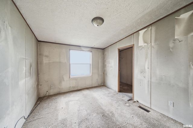 1504 HILLVIEW Drive, Pekin, IL 61554