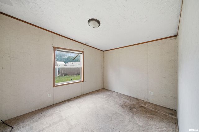 1504 HILLVIEW Drive, Pekin, IL 61554