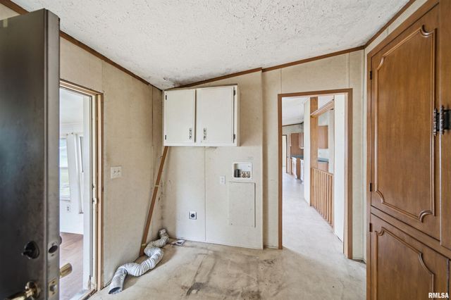 1504 HILLVIEW Drive, Pekin, IL 61554