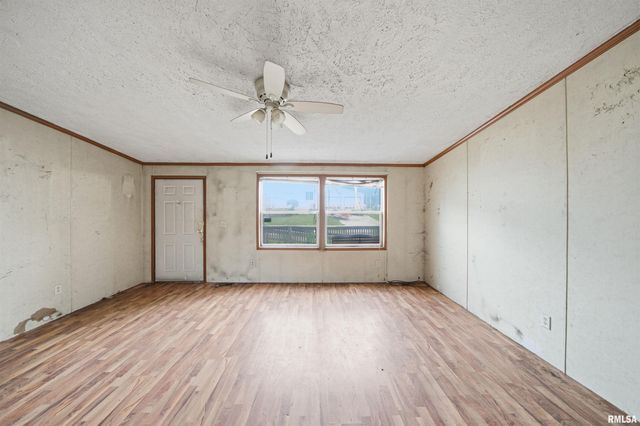 1504 HILLVIEW Drive, Pekin, IL 61554
