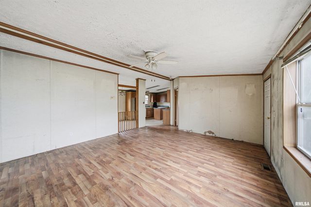 1504 HILLVIEW Drive, Pekin, IL 61554