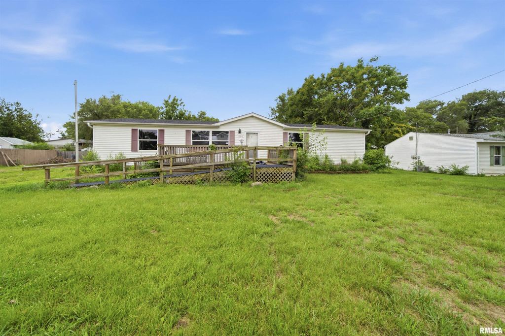 1504 HILLVIEW Drive, Pekin, IL 61554