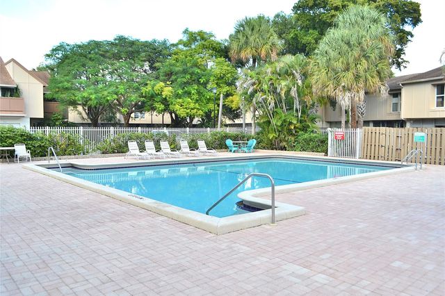 8237 NW 8th Ct 4, Plantation, FL 33324