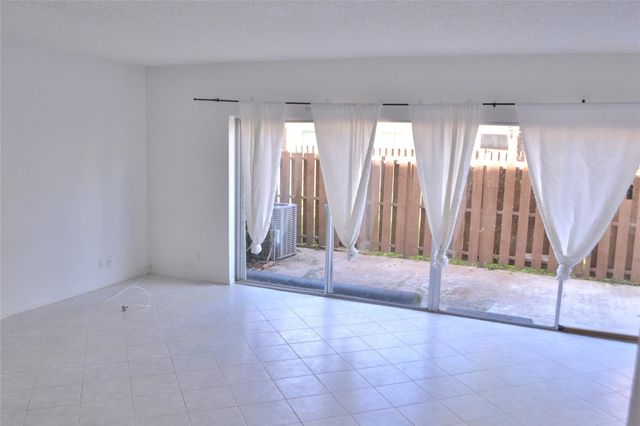 8237 NW 8th Ct 4, Plantation, FL 33324
