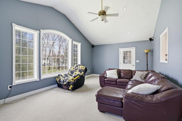 8 Old Coach Road, Salem, NH 03079