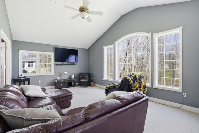 8 Old Coach Road, Salem, NH 03079