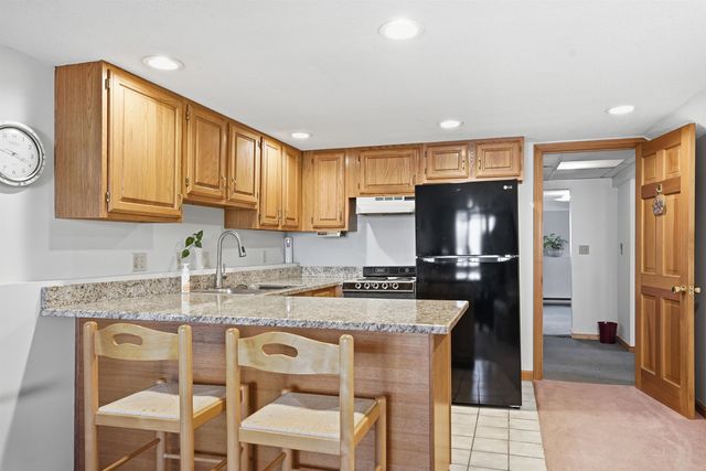 8 Old Coach Road, Salem, NH 03079