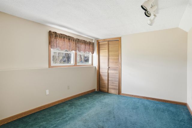 8 Old Coach Road, Salem, NH 03079