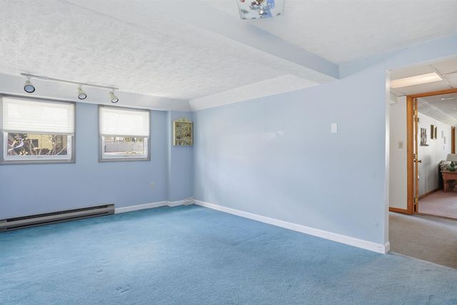 8 Old Coach Road, Salem, NH 03079