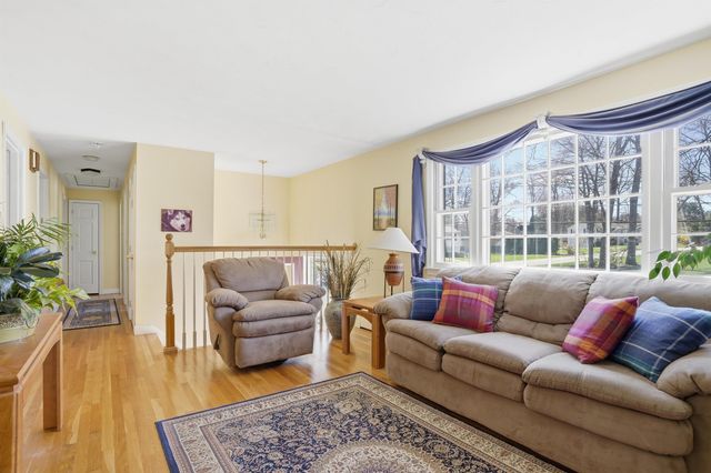 8 Old Coach Road, Salem, NH 03079