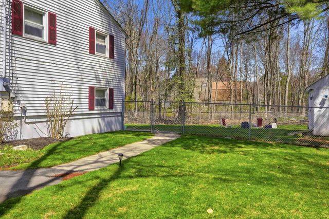 8 Old Coach Road, Salem, NH 03079
