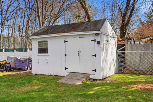 8 Old Coach Road, Salem, NH 03079