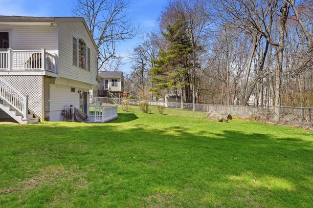 8 Old Coach Road, Salem, NH 03079