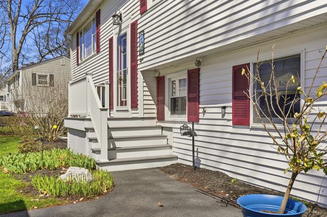 8 Old Coach Road, Salem, NH 03079