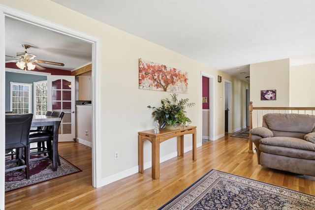 8 Old Coach Road, Salem, NH 03079
