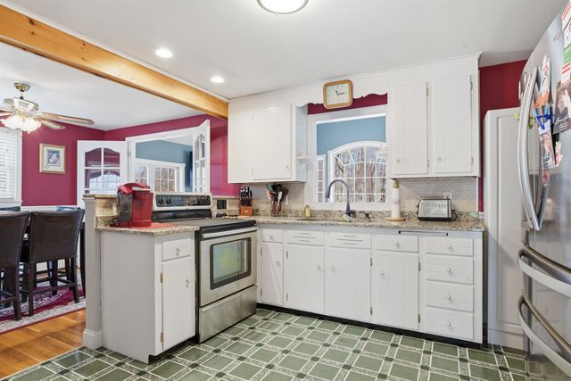 8 Old Coach Road, Salem, NH 03079