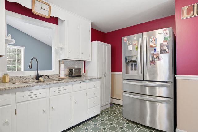 8 Old Coach Road, Salem, NH 03079