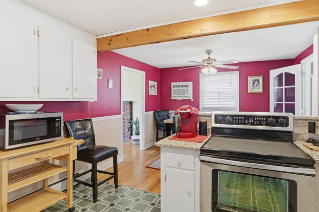 8 Old Coach Road, Salem, NH 03079