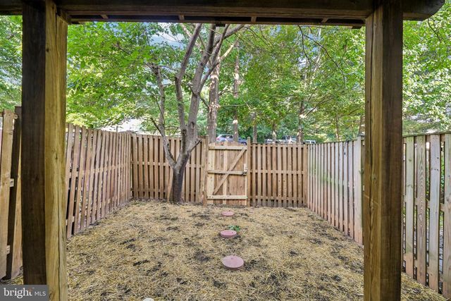 6866 CHASEWOOD CIR, Centreville, VA 20121