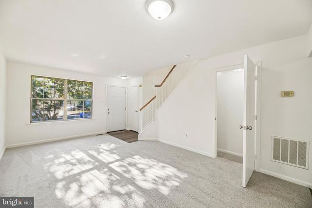 6866 CHASEWOOD CIR, Centreville, VA 20121