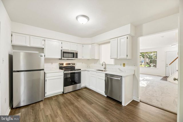 6866 CHASEWOOD CIR, Centreville, VA 20121