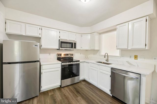 6866 CHASEWOOD CIR, Centreville, VA 20121