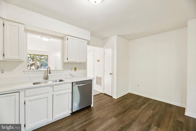 6866 CHASEWOOD CIR, Centreville, VA 20121