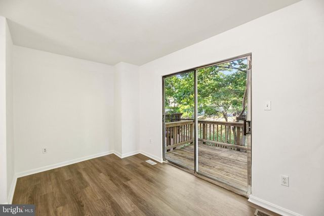 6866 CHASEWOOD CIR, Centreville, VA 20121