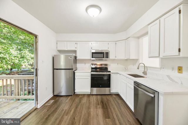 6866 CHASEWOOD CIR, Centreville, VA 20121