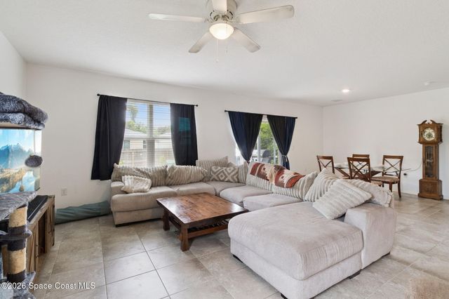 886 Pyracantha Street NW, Palm Bay, FL 32907