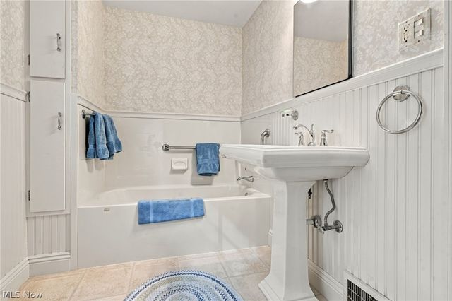 302 Summit Street SW, North Canton, OH 44720