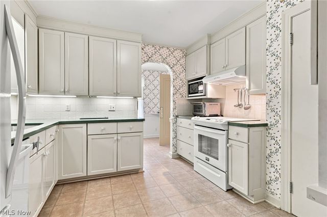 302 Summit Street SW, North Canton, OH 44720