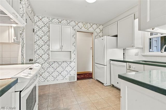 302 Summit Street SW, North Canton, OH 44720