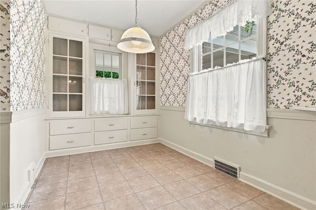 302 Summit Street SW, North Canton, OH 44720