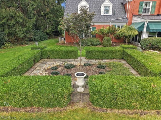 302 Summit Street SW, North Canton, OH 44720