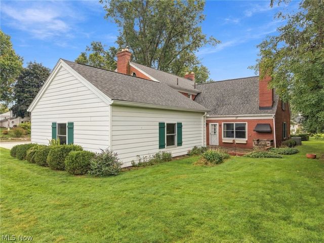 302 Summit Street SW, North Canton, OH 44720