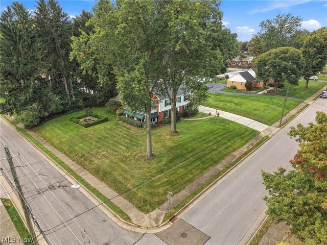 302 Summit Street SW, North Canton, OH 44720
