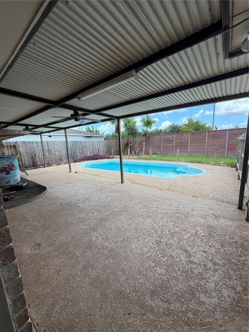 10102 Sagecourt Drive, Houston, TX 77089