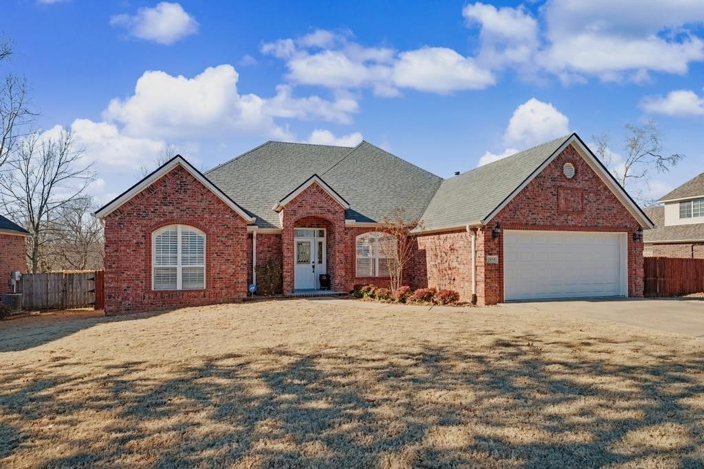 2959 N Dorchester Drive, Fayetteville, AR 72703