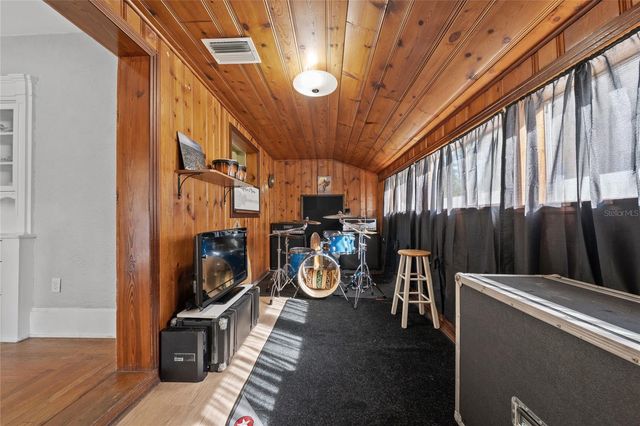 226 4TH STREET NE, Winter Haven, FL 33881