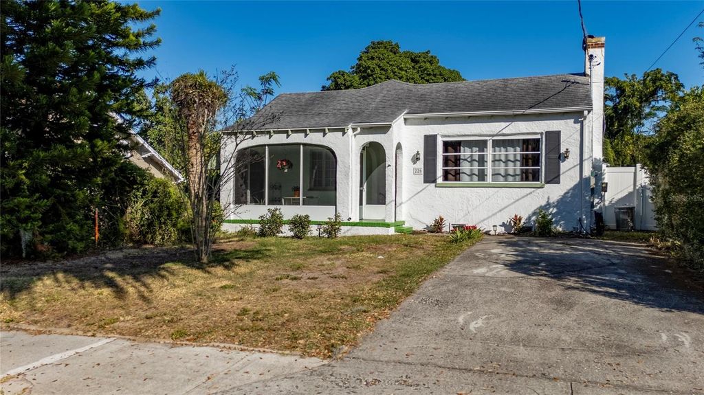 226 4TH STREET NE, Winter Haven, FL 33881